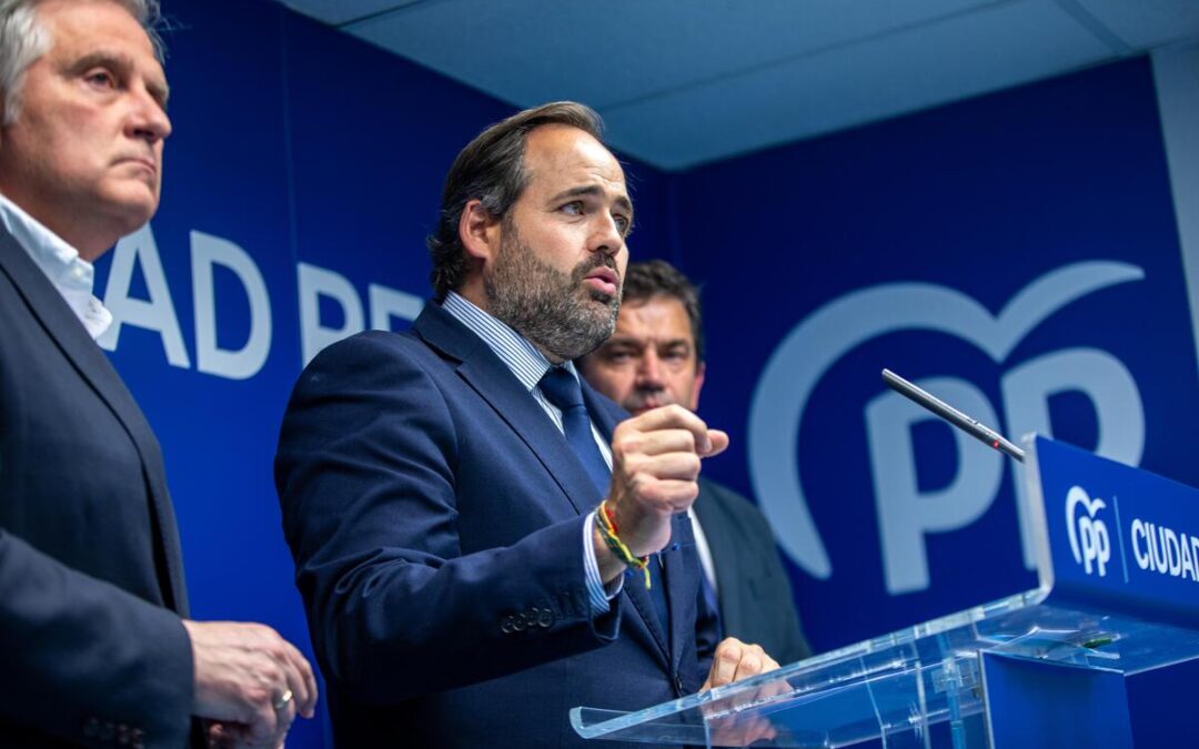 Núñez adelanta la presentación de 102 mociones en los ayuntamientos de Ciudad Real para rechazar el asentamiento de inmigrantes ilegales en el aeropuerto