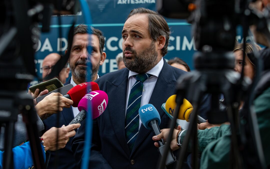 Núñez propone a la Junta medidas para la generación de puestos de trabajo en la artesanía para “no perder un oficio que es santo y seña de la región”