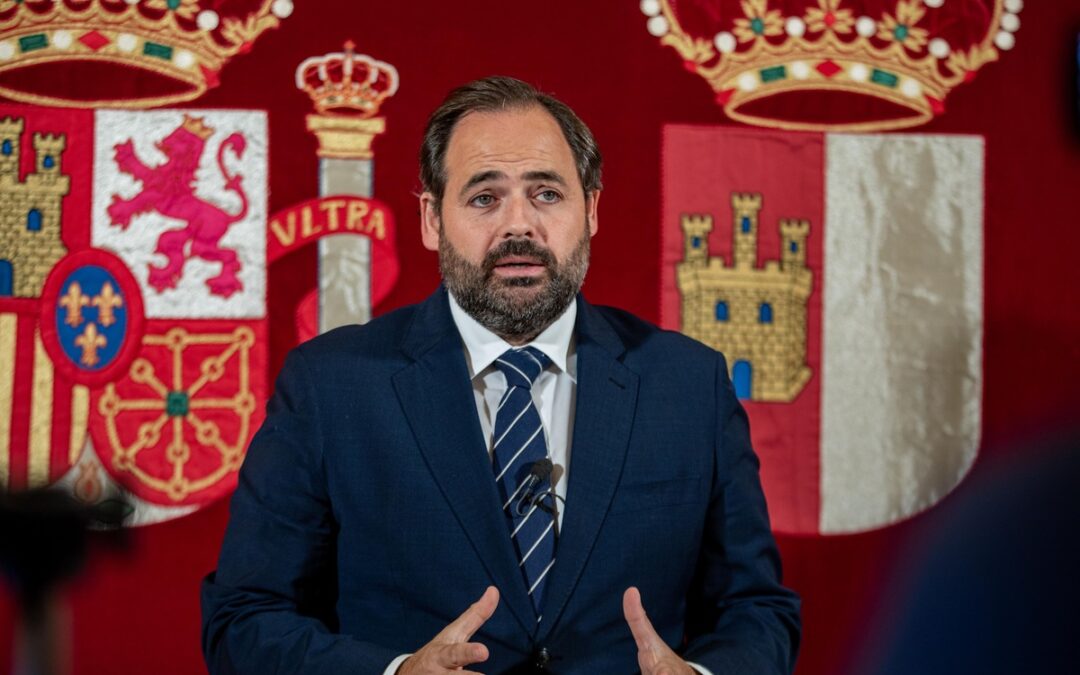 Núñez anuncia una petición de comparecencia de Page en las Cortes para que informe sobre la instalación del campamento de inmigrantes en el Aeropuerto de Ciudad Real