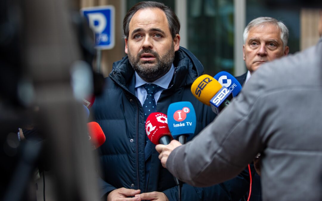 Núñez iguala el comportamiento de Page al de Sánchez: uno no atiende a los presidentes autonómicos y otro gobierna de espaldas a los alcaldes de la región