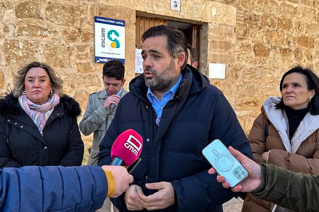 Núñez denuncia el abandono sanitario del Gobierno de Page tras más de seis meses sin urgencias en el consultorio de Villanueva de la Jara