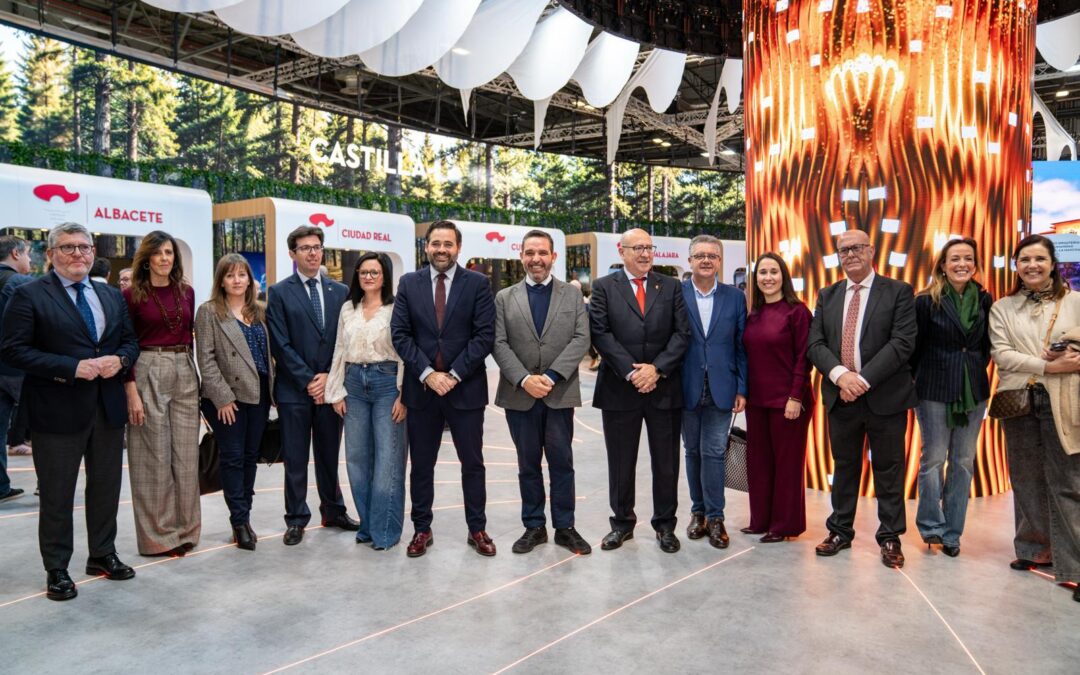 Núñez avanza que en su primer año de Gobierno pondrá en marcha un plan integral de desarrollo turístico de la mano de las agencias minoristas de la región