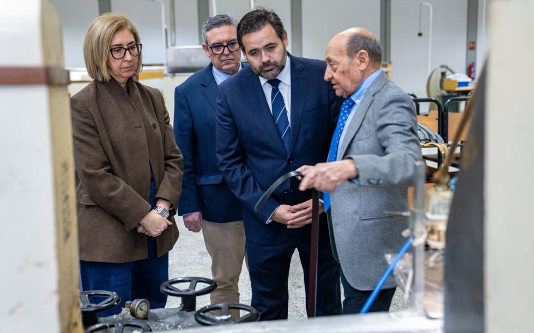 Núñez incide en que bajar impuestos y reducir burocracia “es la clave” para que las empresas familiares sigan generando empleo y riqueza en Castilla-La Mancha